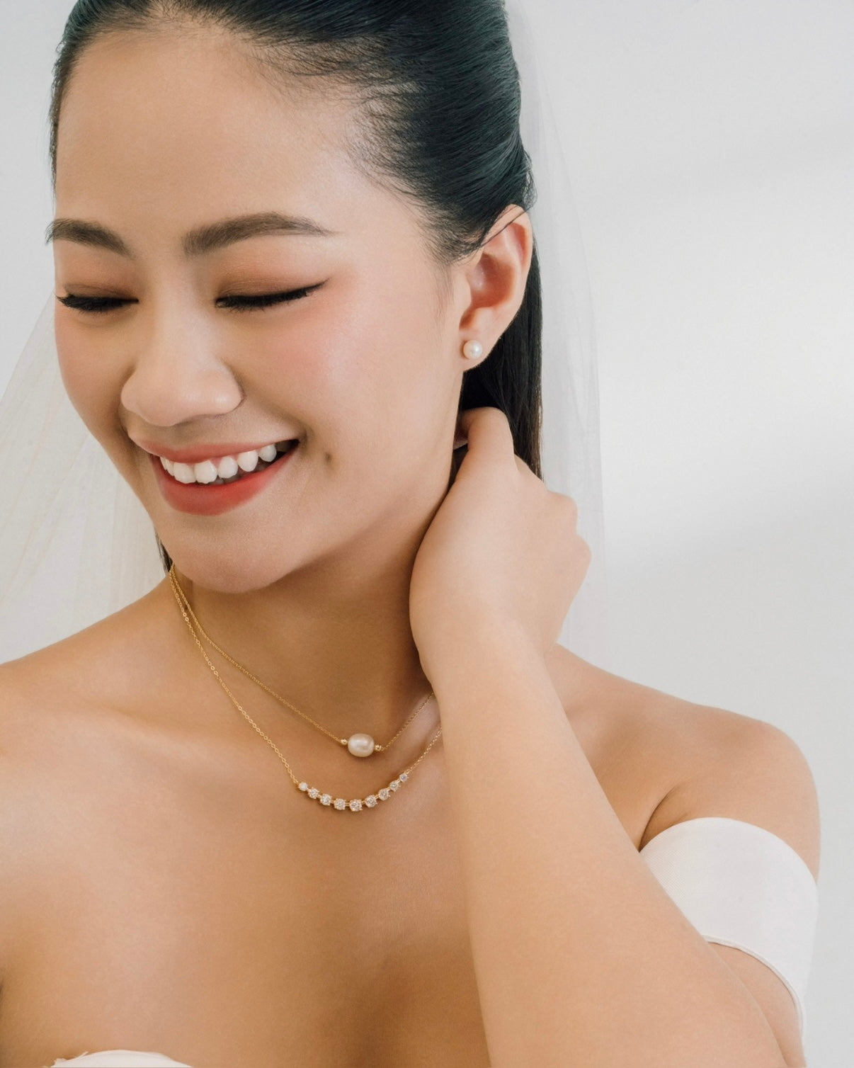 Edith Curved Moissanite Necklace
